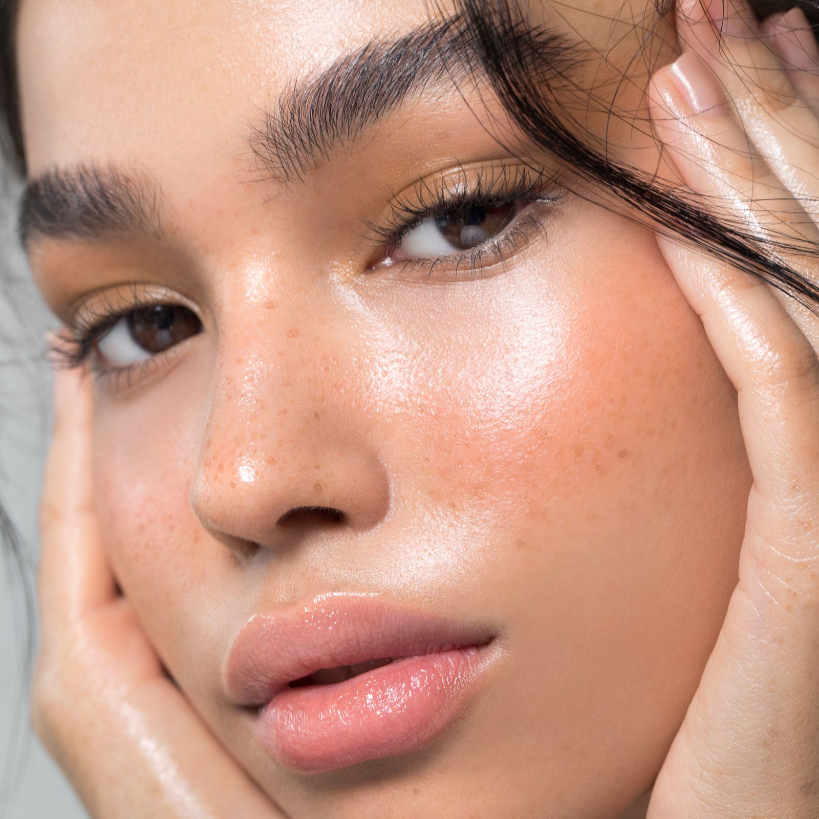 This Is Exactly How to Grow Back Your Eyebrows