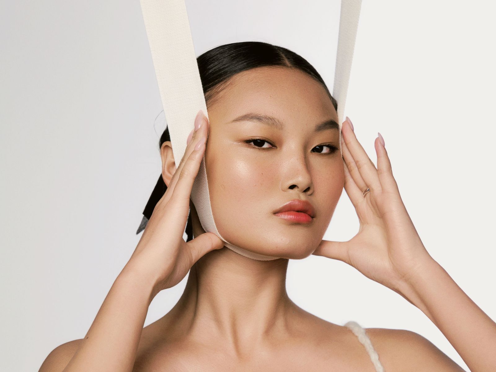 Everyone’s Signing Up for Jawline Liposuction